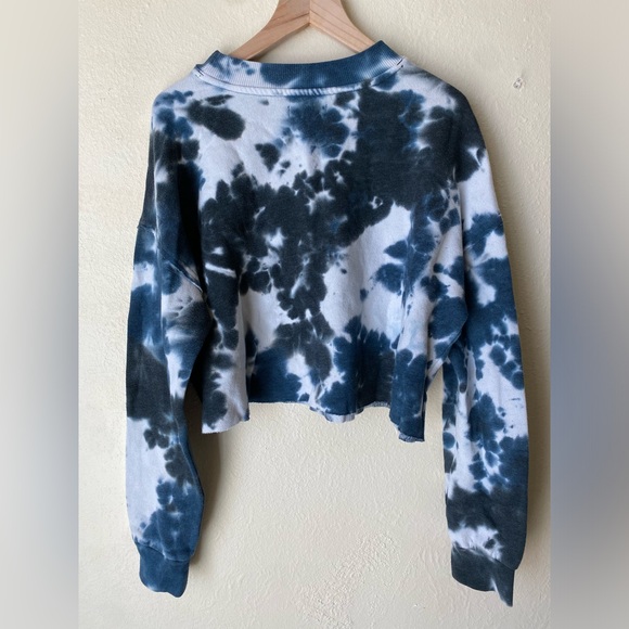 GUC Colsie Bleach Dye Raw Hem Cropped Sweatshirt - Picture 5 of 6
